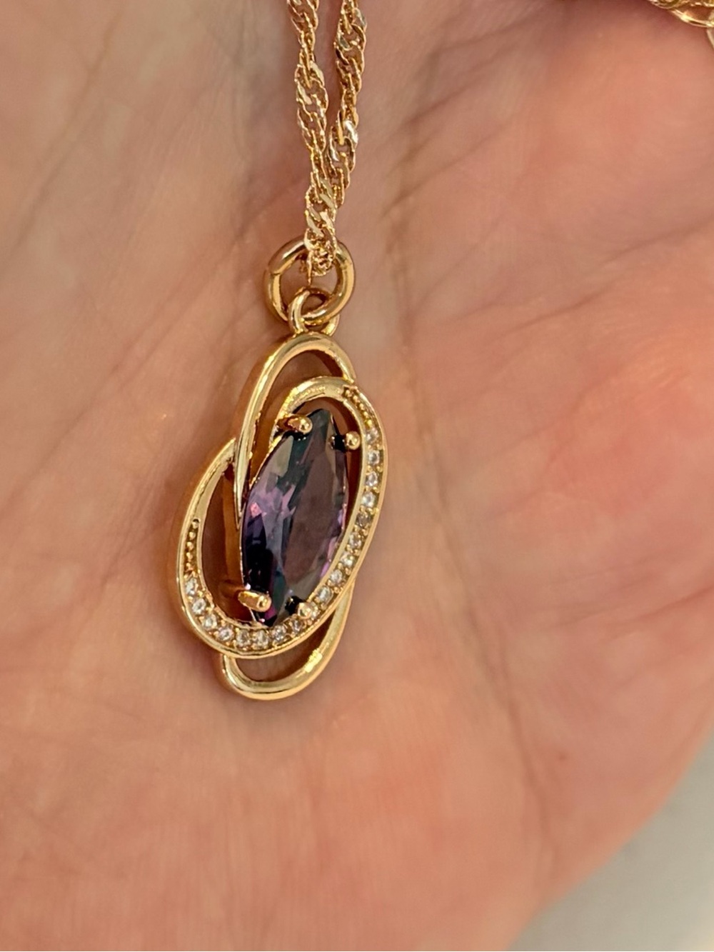 Elegant Purple Crystal Pendant Necklace. - Picture 5 of 6